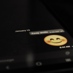 significato-emoticon-ecco-cosa-significano-le-emoticon-di-whatsapp-e-iphone